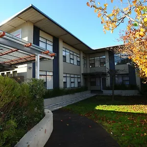 https://glenelg-holiday-apartments-ellis.adelaidehotels-au.com